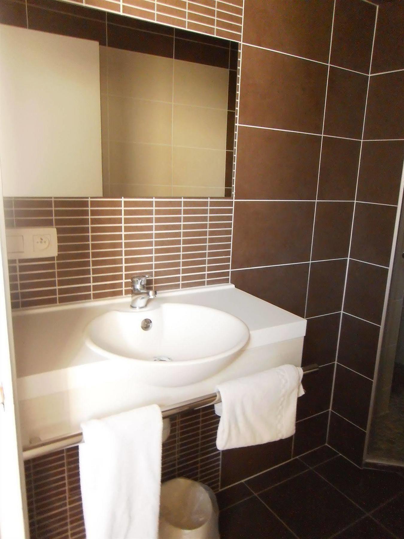 The Originals City, Hotel Dau Ly, Lyon Est Bron Exterior photo